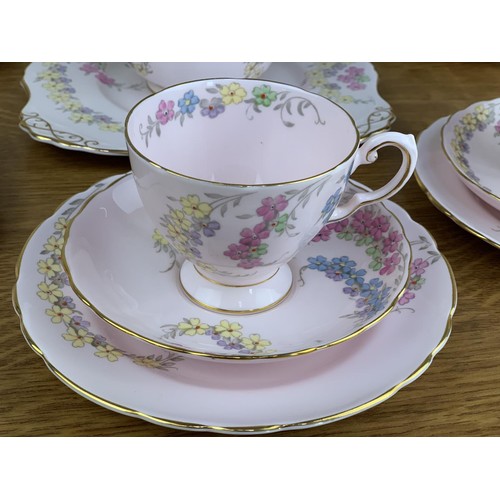 515 - A 21 PIECE TUSCAN TEA SERVICE