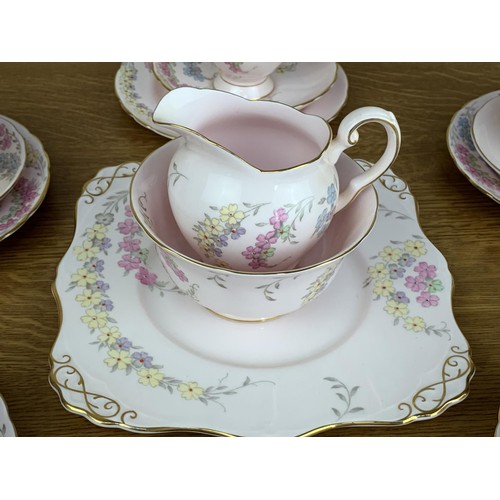 515 - A 21 PIECE TUSCAN TEA SERVICE