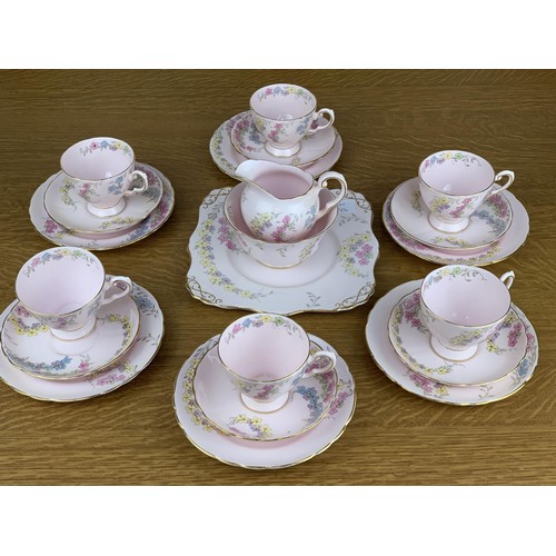 515 - A 21 PIECE TUSCAN TEA SERVICE