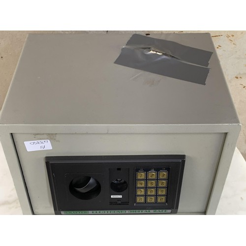 529 - SMALL SAFE WITH KEY