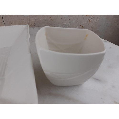 539 - 2 PIECES OF BELLEEK LIVING