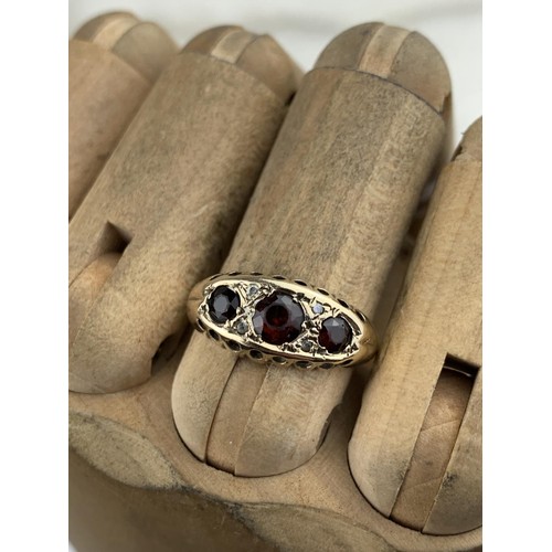 589 - AN ANTIQUE GARNET AND DIAMOND 9ct GOLD RING