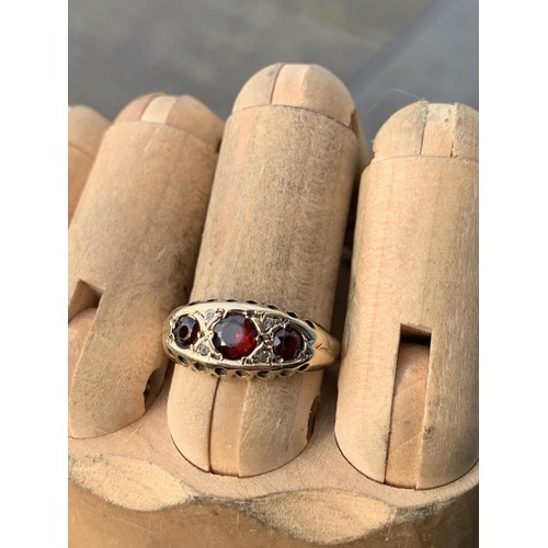 589 - AN ANTIQUE GARNET AND DIAMOND 9ct GOLD RING