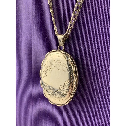 598 - A 9CT GOLD ORNATE FLORAL LOCKET ON A HEAVY FANCY LINK 9CT CHAIN 19.7G