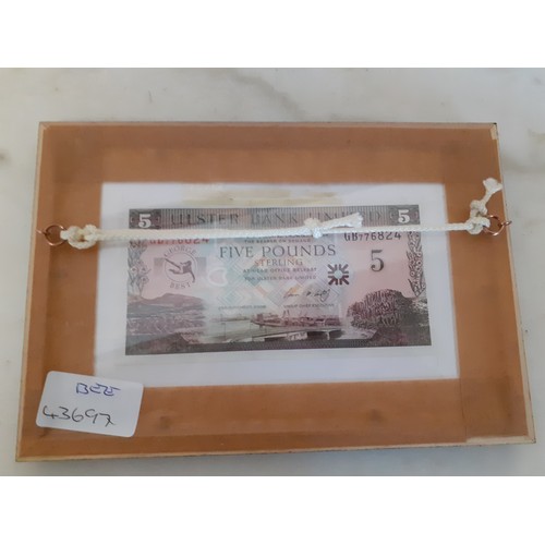 605 - 2 FRAMED GEORGE BEST £5 NOTE 1 TO REVERSE