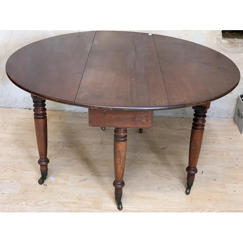 637 - VICTORIAN MAHOGANY DROP LEAF