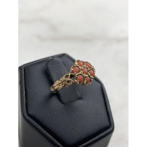 596 - AN ORNATE ANTIQUE STLYE 9CT GOLD CORNELIAN STONE RING