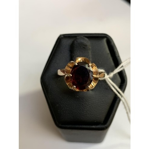 601 - AN ORNATE 9CT GARNET SET RING 3.4G size o/p