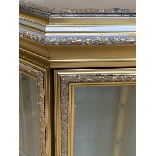 662 - A SHAPED GILT 3 TIER DISPLAY CABINET WITH A LIFT LID DISPLAY TOP 23 x 44