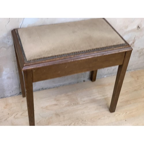 690 - A MUSIC STOOL WITH STORAGE UNDER SEAT