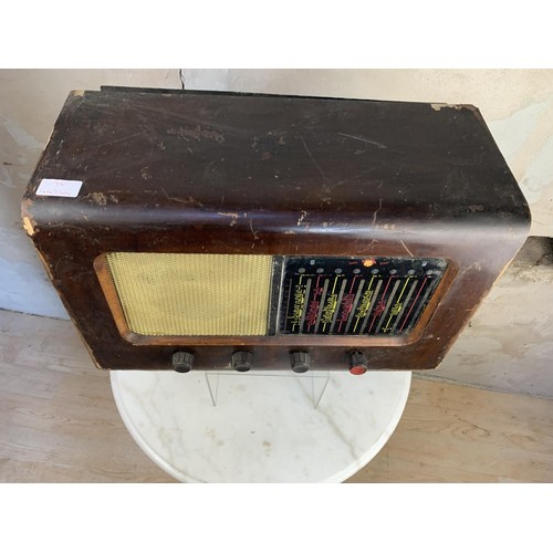 747 - OLD VALVE RADIO