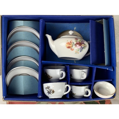 681 - A VINTAGE BOXED CHILDS TEA SET