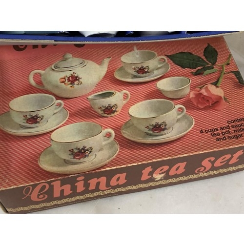 681 - A VINTAGE BOXED CHILDS TEA SET