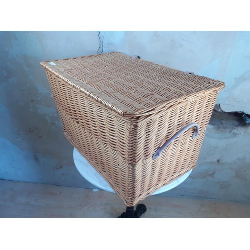 688 - WICKER HAMPER 24 x 16 x15