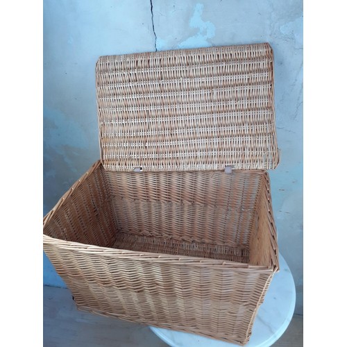 688 - WICKER HAMPER 24 x 16 x15