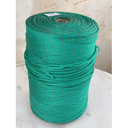 724 - ROLL OF STRING