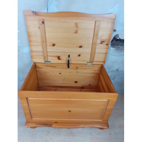 20 - A PINE BLANKET BOX