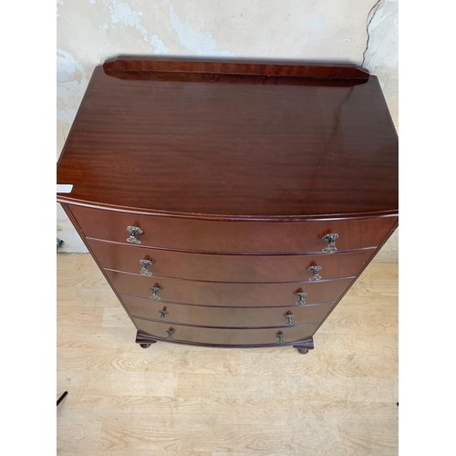 119 - A BOWED MAHOGANY 5 DRAWERED CHEST ON CAB LEG