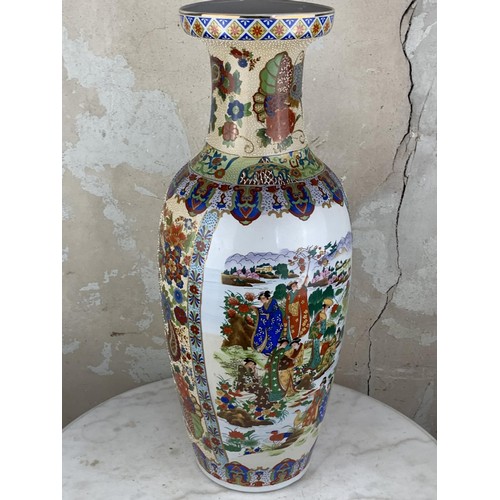 173 - A LARGE ORIENTAL PATTERNED VASE 23