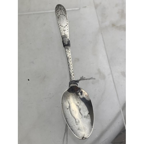 211 - EARLY IRISH SILVER TEASPOON DEPICTING SHAMROCK 9.7gms