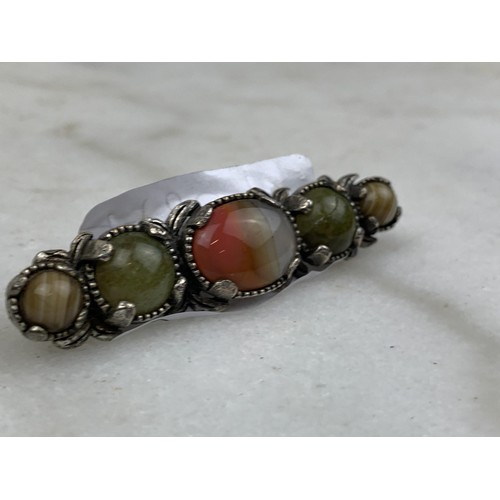 221 - A VINTAGE SILVER AGATE SET BAR BROOCH