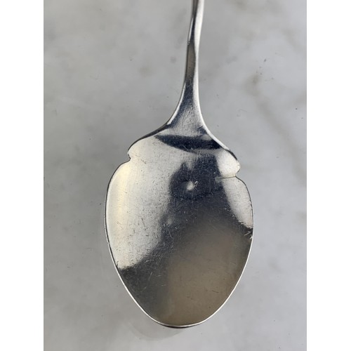 235 - A BIRMINGHAM SILVER JAM SPOON WITH A SHELL MOTIF 14grms