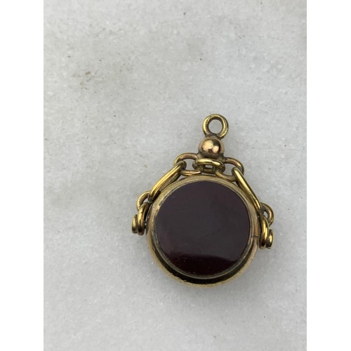 236 - A VICTORIAN SWIVEL FOB SET WITH ONYX