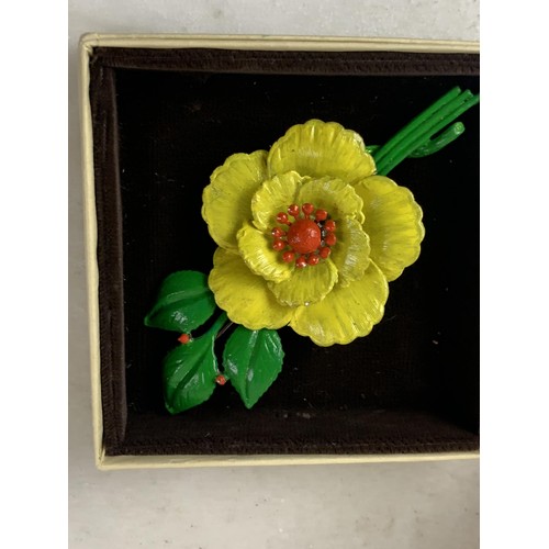 260 - DESIGNER FLORAL BROOCH