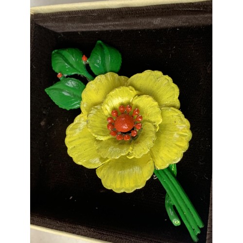 260 - DESIGNER FLORAL BROOCH