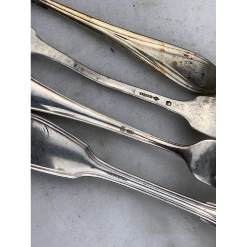 262 - 4 MIXED SILVER FORKS 167.3 GRAMS