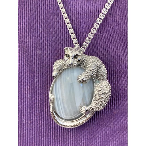 266 - SILVER LEOPARD WITH SAPPHIRE EYES SET WITH SEMI PRESIOUS STONE ON A LONG SILVER CHAIN