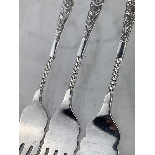 273 - 3 SHEFFIELD SILVER TWIST COLUMN FLORAL DESIGN PICKLE FORKS