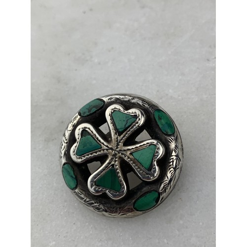 279 - A 4 LEAF CLOVER BROOCH SET WITH CONNEMARA MARBLE