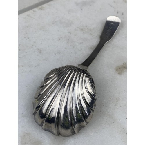 300 - A GEORGIAN LONDON SILVER SHELL BOWL CADDY SPOON WITH ORNATE HANDLE DATED 1814 (SLIGHT DAMAGE TO BOWL... 