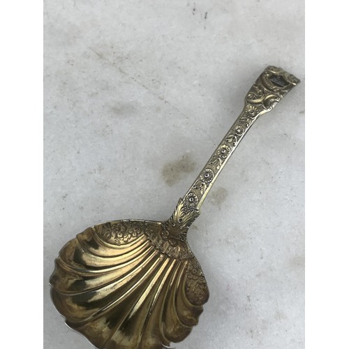 300 - A GEORGIAN LONDON SILVER SHELL BOWL CADDY SPOON WITH ORNATE HANDLE DATED 1814 (SLIGHT DAMAGE TO BOWL... 