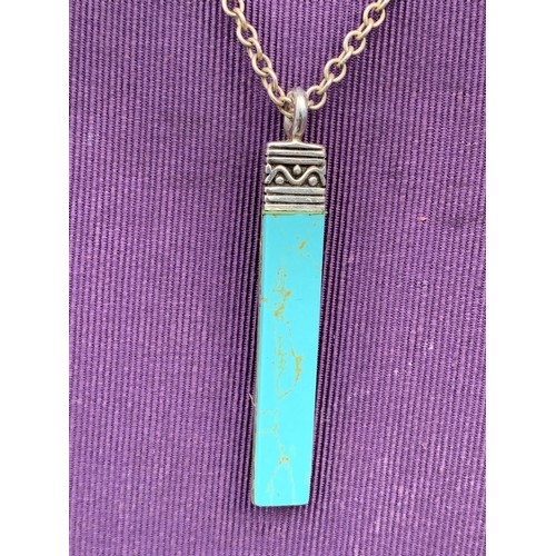 302 - A SILVER AND TURQUOISE BAR PENDANT ON SILVER CHAIN