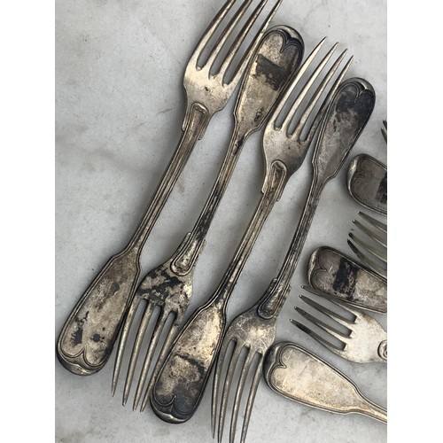 325 - SET OF 10 SILVER FORKS 585.8 gms