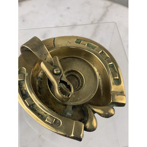 347 - BRASS HORSE SHOE CANDLE HOLDER 15 X 10