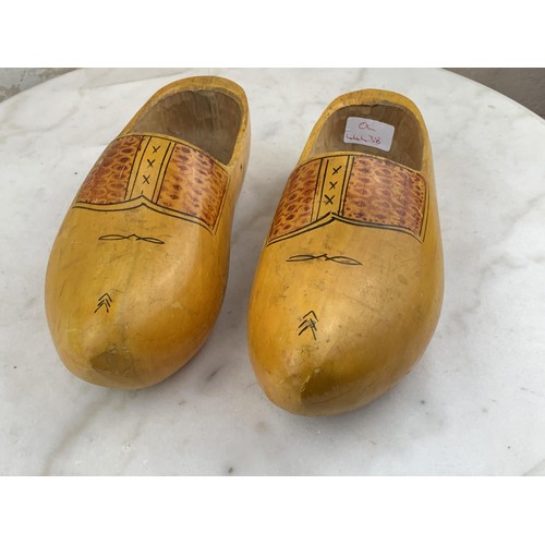 348 - A PAIR OF VINTAGE DUTCH CLOGS