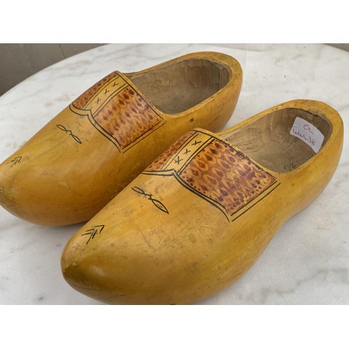 348 - A PAIR OF VINTAGE DUTCH CLOGS