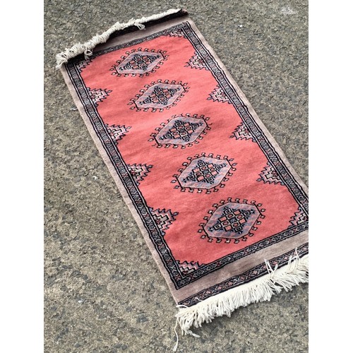 369 - A SMALL HAND KNOTTED ORIENTAL RUG 38 X 18