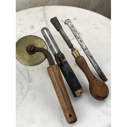 403 - 4 OLD TOOLS INCLUDING BRASS WHEEL SCRIBE