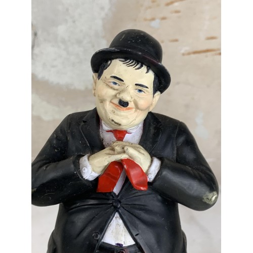 405 - LAUREL & HARDY FIGURINE 9