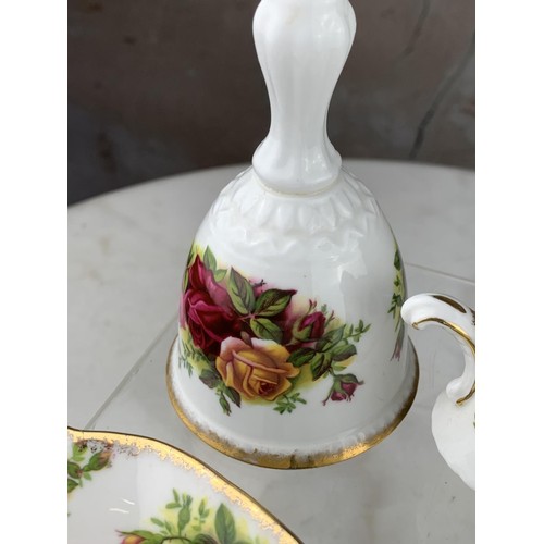 413 - 4 PIECES OF OLD COUNTRY ROSE BY ROYAL  ALBERT