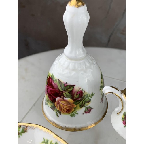 413 - 4 PIECES OF OLD COUNTRY ROSE BY ROYAL  ALBERT