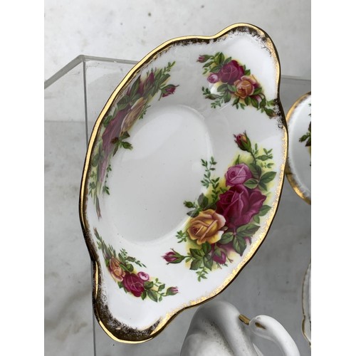 413 - 4 PIECES OF OLD COUNTRY ROSE BY ROYAL  ALBERT