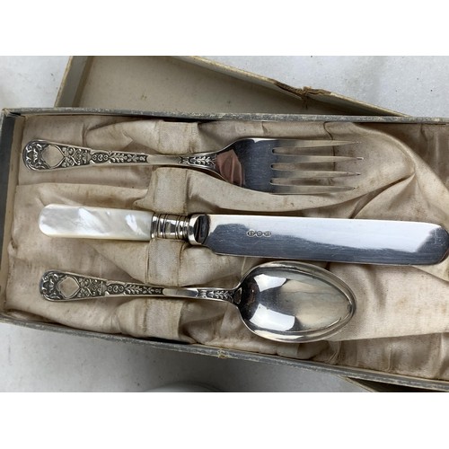 417 - A CHILDS CUTLERY SET WITH M.O.P HANDLES AND AN ANTIQUE MUG