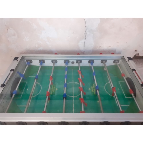 422 - A VINTAGE  TABLE TOP FOOTBALL GAME UNDER GLASS AND WITH A 50 PENCE SLOT