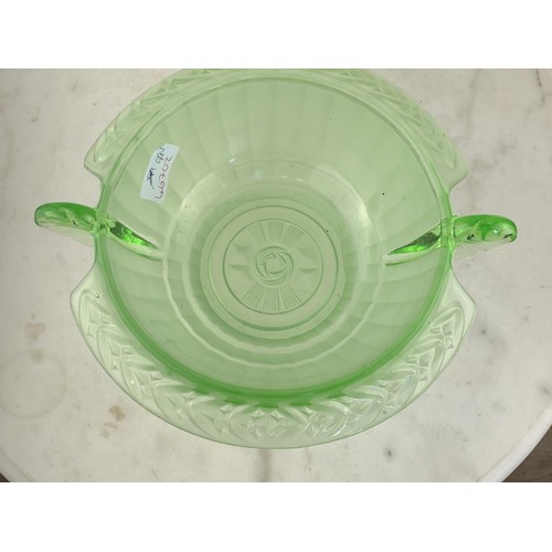 449 - AN ART DECO URANIUM/VASELINE GREEN GLASS BOWL