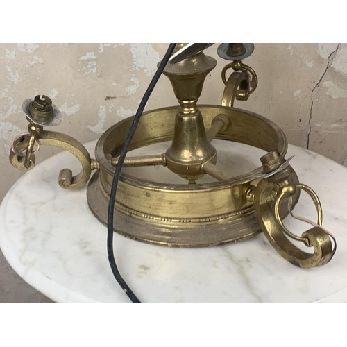 461 - A HEAVY VINTAGE BRASS 3 BRANCH HANGING CHANDALIER